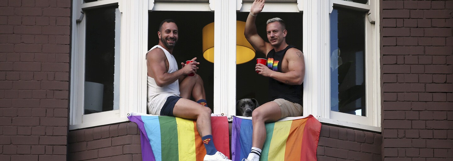 Polovica slovenských gayov zažila urážky a konflikty spojené s ich orientáciou. Najväčší LGBT prieskum nepriniesol potešujúce výsledky