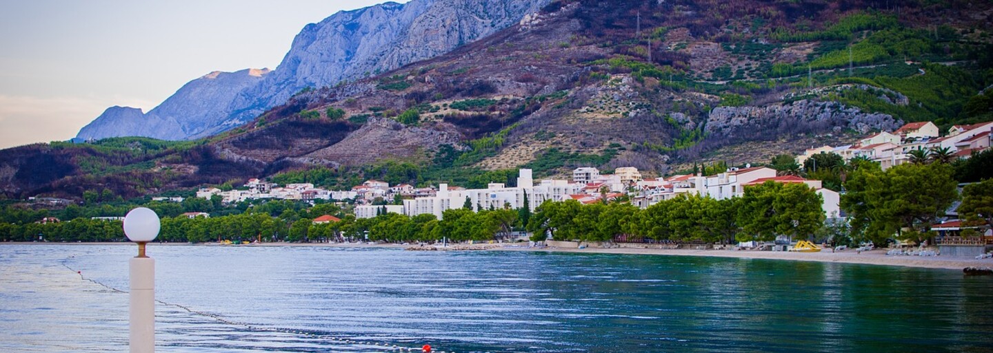 Poľskí turisti liezli na hory v Chorvátsku v šľapkách. Spôsobili záchrannú akciu, lebo nedokázali zliezť dole