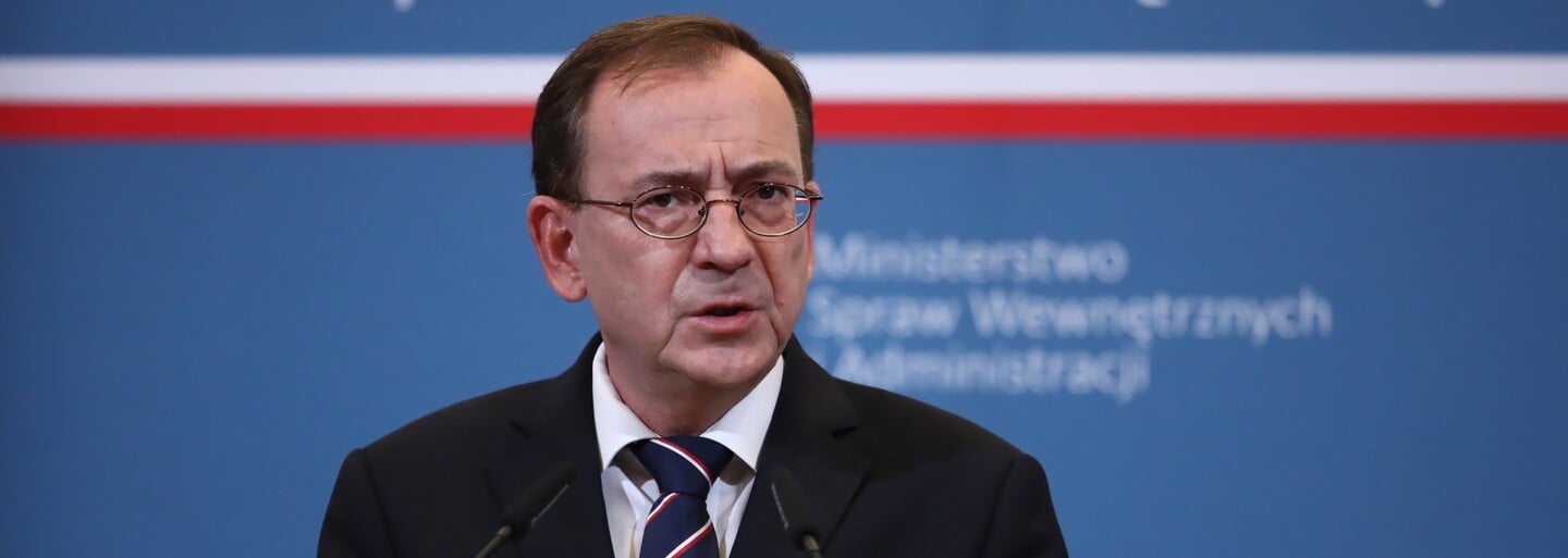 Polští ministři pustili na tiskové konferenci zoofilní porno, které měli údajně nalézt v telefonech migrantů