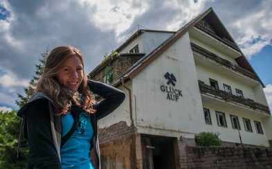 „Poprvé se pode mnou houpala podlaha, ale stejně jsem si urbex ihned zamilovala.“ Katka jezdí po celé Evropě a fotí opuštěné budovy (Rozhovor) „Poprvé se pode mnou houpala podlaha, ale stejně jsem si urbex ihned zamilovala.“ Katka jezdí po celé Evropě a fotí opuštěné budovy (Rozhovor)