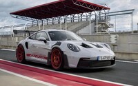 Porsche 911 GT3 RS je tu. Má atmosférický motor, 525 koní, krídlo s funkciou DRS a cestnú homologizáciu