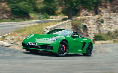 Porsche otáčí a v 718 nahrazuje čtyřválec šestiválcem o 400 koních Porsche otáčí a v 718 nahrazuje čtyřválec šestiválcem o 400 koních