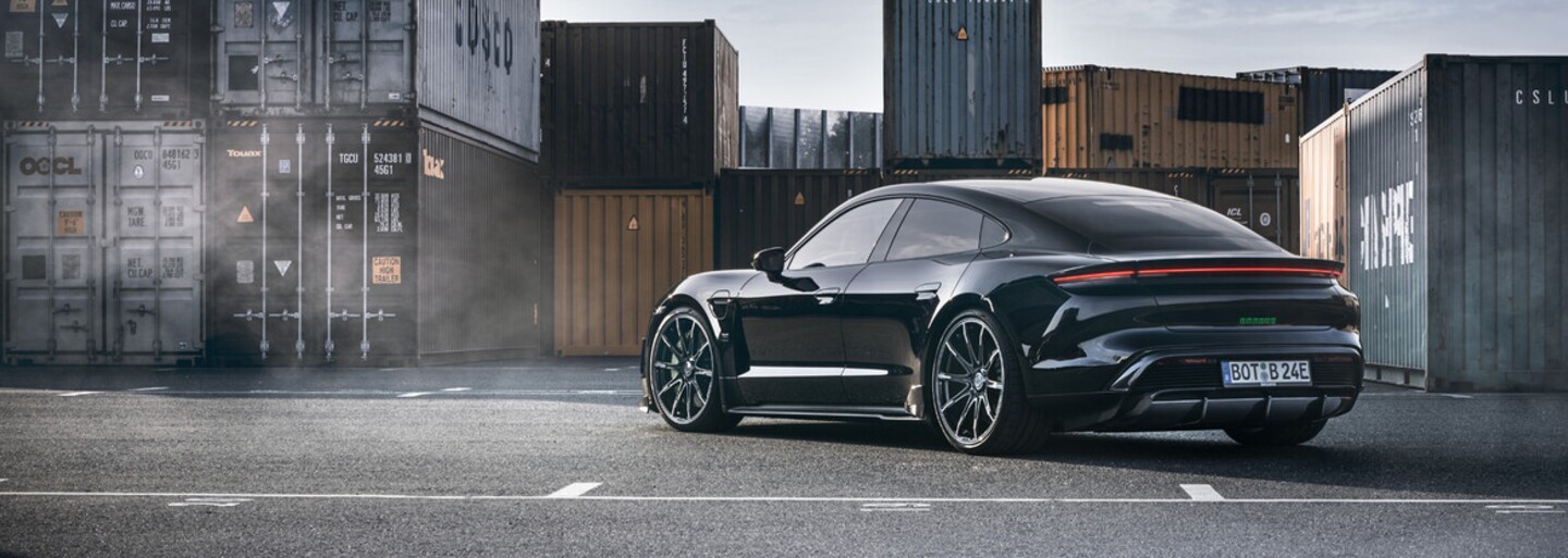 Porsche Taycan od Brabusu má 761 koní, krikľavý interiér a karbónový aerodynamický packet