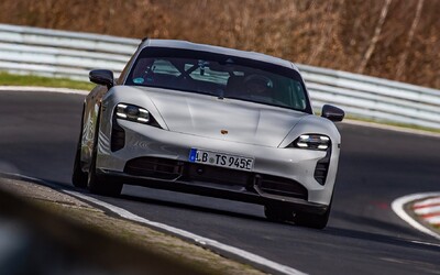 Porsche Taycan Turbo S dosiahlo nový rekord na Nürburgringu medzi produkčnými elektromobilmi