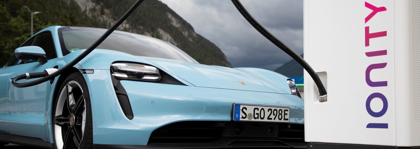 Porsche vylepšilo elektrický Taycan. Po novom je ešte rýchlejší a inteligentnejší
