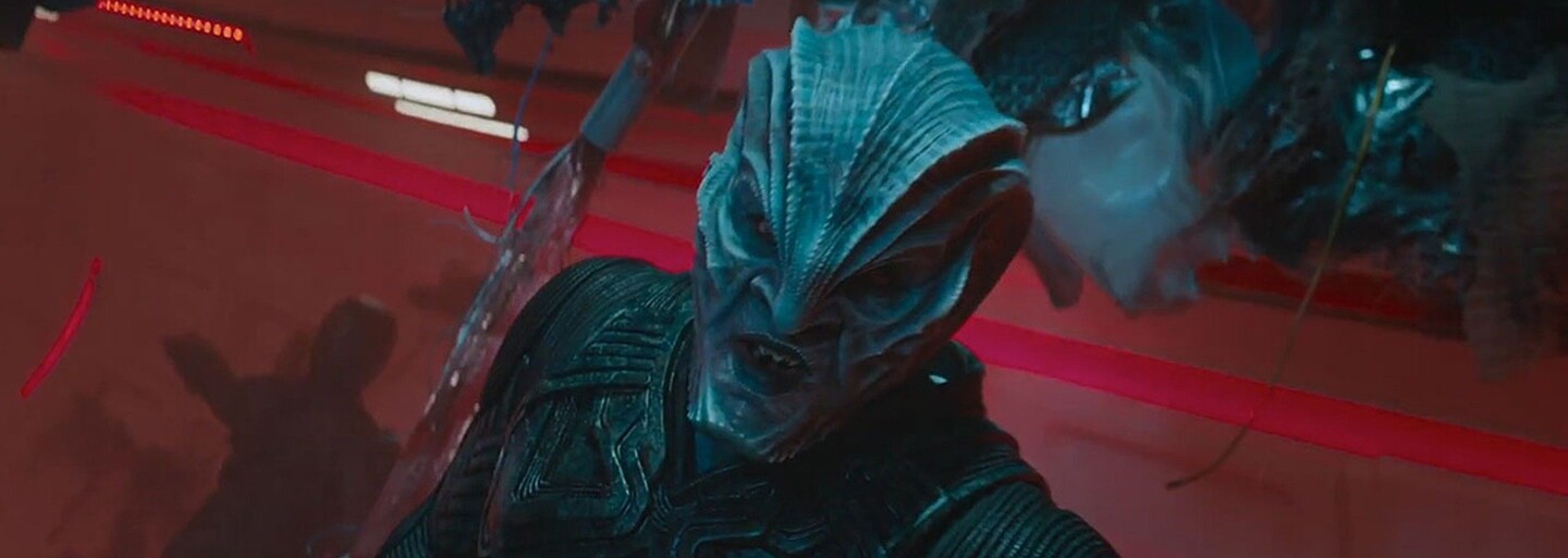 Posádka Enterprise to naplno roztočila a Star Trek Beyond sa tak právom stáva najlepším blockbusterom leta (Recenzia)