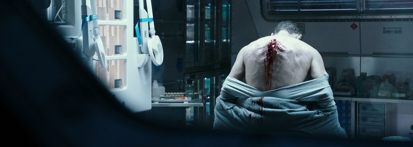 Posádka lode Covenant sa lúči s blízkymi a Ridley Scott hovorí o angažovaní CGI Ripleyovej v mladom veku