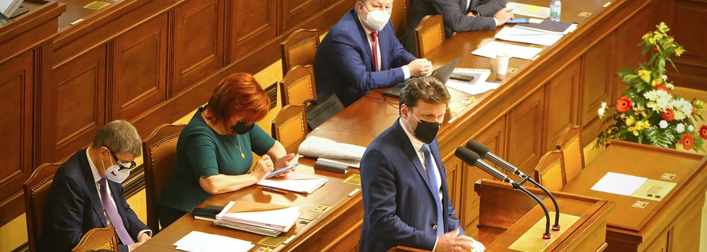 Poslanci rozhodli. Ženy si budou moci vybrat, zda chtějí u příjmení příponu -ová