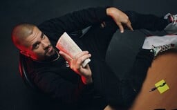 Poslechli jsme si Ektorovo nové album Original. Je umírněné, osobní a i bez hostů aspiruje na počin roku