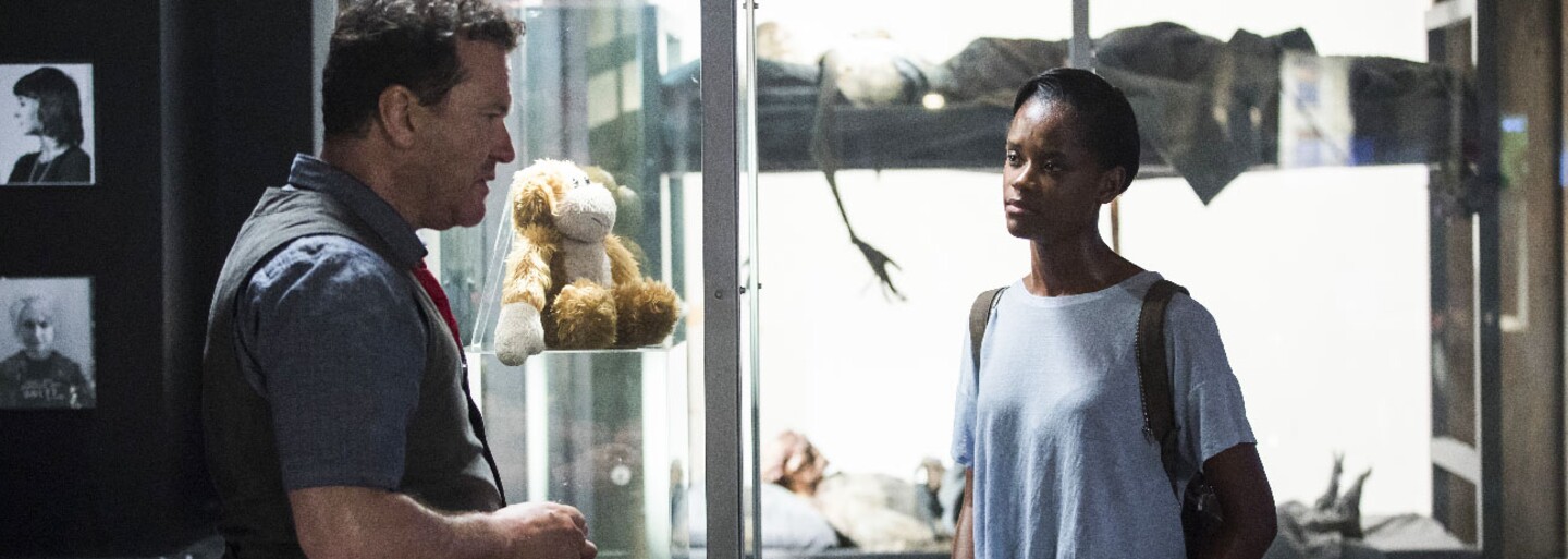 Posledná epizóda 4. série Black Mirror bude mať dĺžku filmu a odhalí niekoľko samostatných a zvrátených príbehov plných smútku či bolesti