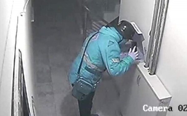 Poslíček napľul zákazníkovi na pizzu, teraz mu hrozí 18 rokov väzenia