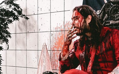 Post Malone a 21 Savage predstavujú videoklip plný samurajských mečov a krvi ku skladbe roka Rockstar Post Malone a 21 Savage predstavujú videoklip plný samurajských mečov a krvi ku skladbe roka Rockstar