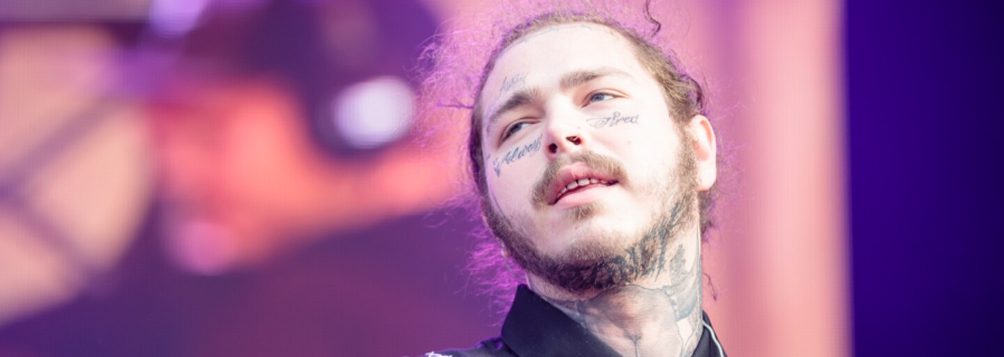 Post Malone se pochlubil novými diamantovými tesáky. Zaplatil za ně více než 32 milionů korun