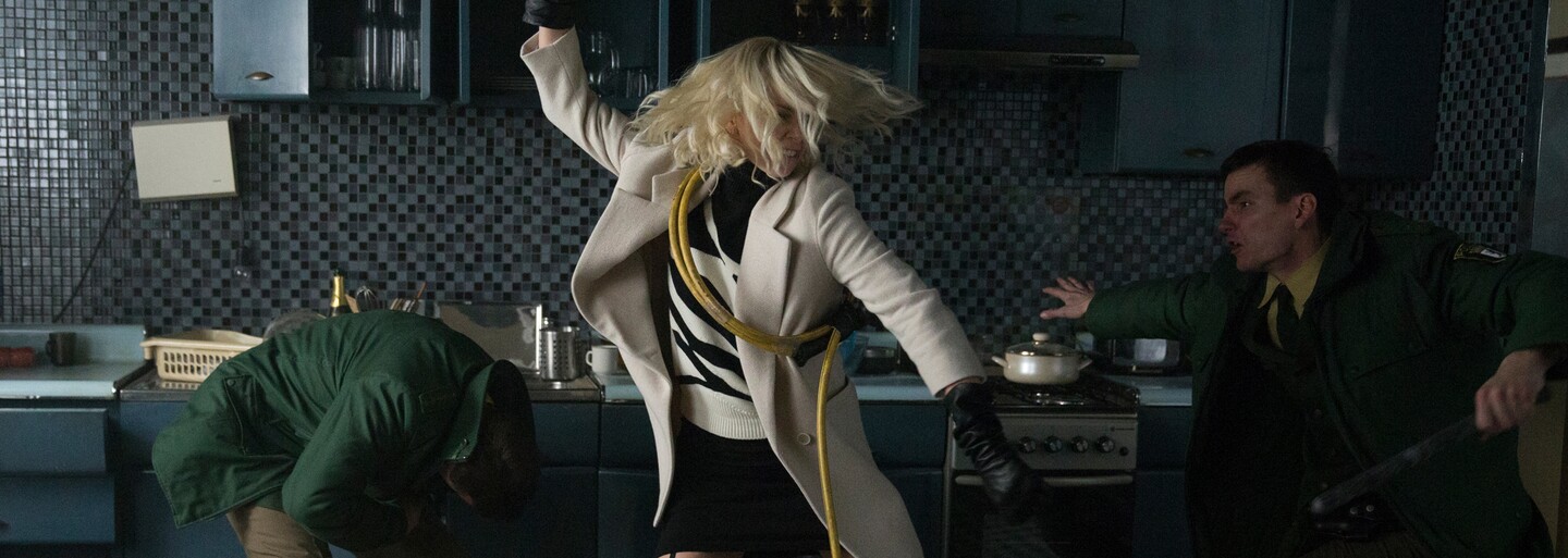 Pot, drina a tvrdé tréningy. Nebezpečná kočka Charlize Theron sa na úlohu v Atomic Blonde pripravovala naozaj poctivo