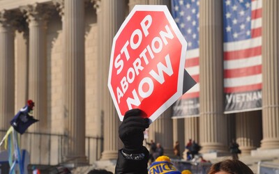 Poté, co Texas zpřísnil interrupce, se žádosti o potrat prudce zvýšily v okolních státech
