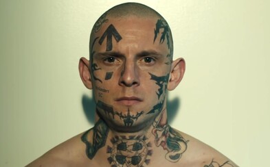 Potetovaný neonacista Jamie Bell zradí gang agresivních extremistů a stane se informátorem Potetovaný neonacista Jamie Bell zradí gang agresivních extremistů a stane se informátorem