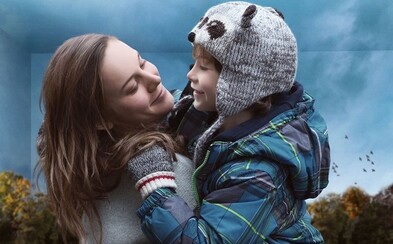 Pouze čtyři stěny pokoje představují celý svět pro vězněného chlapce a jeho matku v precizním drama Room (Recenze) Pouze čtyři stěny pokoje představují celý svět pro vězněného chlapce a jeho matku v precizním drama Room (Recenze)