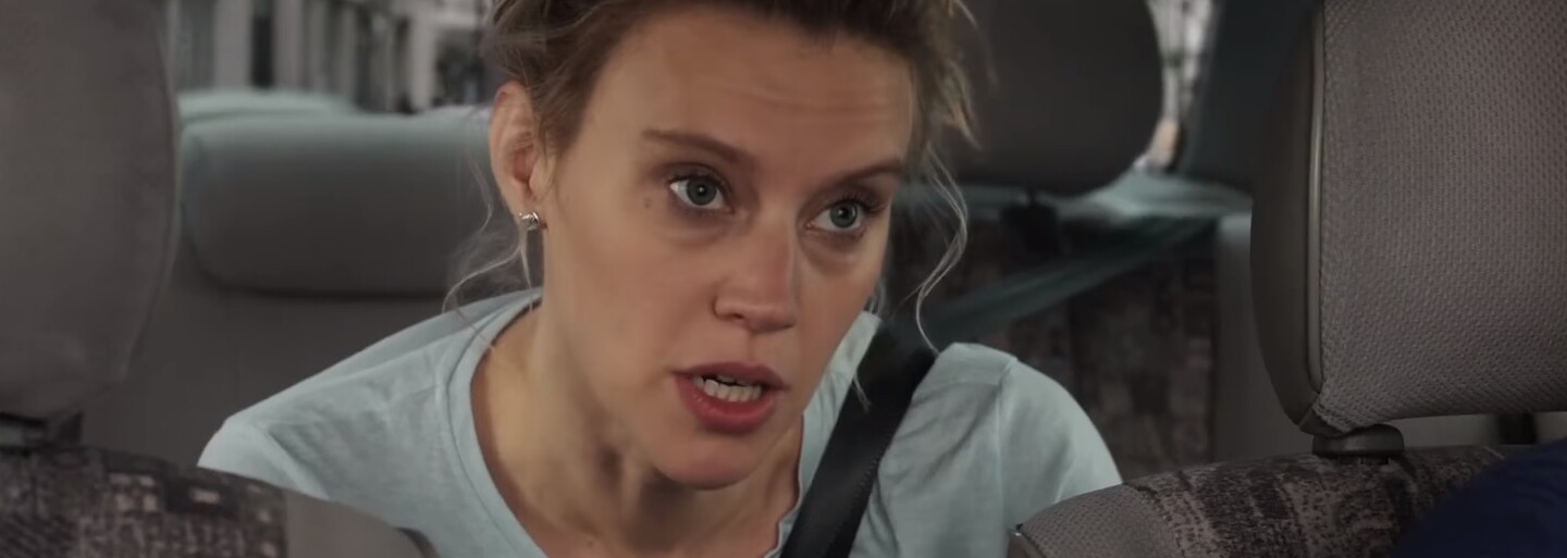 Pôvabné kamarátky Mila Kunis a Kate McKinnon sa v bláznivej komédii na štýl bondoviek zapletú do sveta a nájomných zabijakov