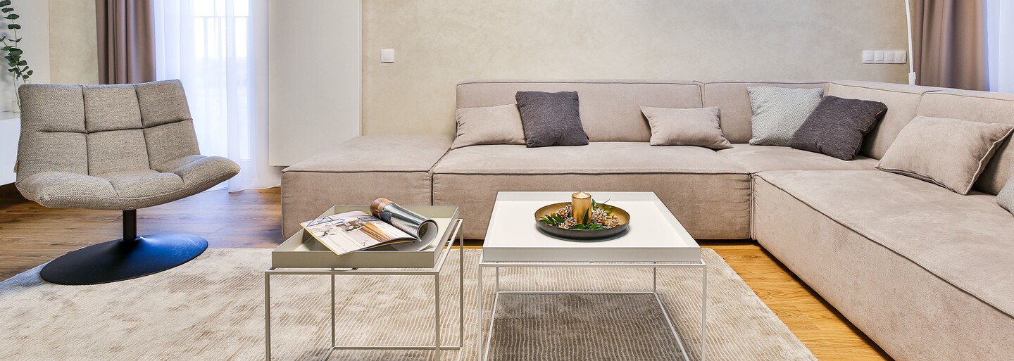 Pozri si priestranný penthouse z hlavného mesta pre mladú rodinu, ktorý ukrýva súkromnú saunu