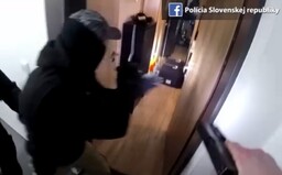 Pozri si protidrogový zásah NAKA, pri ktorom zaistili kokaín a dcéru známeho prokurátora