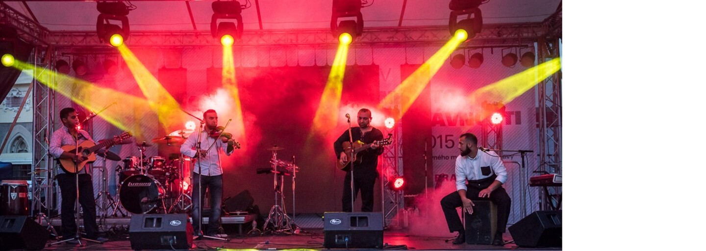 Pozrite sa, ako to vyzeralo na jednom z najväčších rómskych festivalov na svete (Fotoreport)