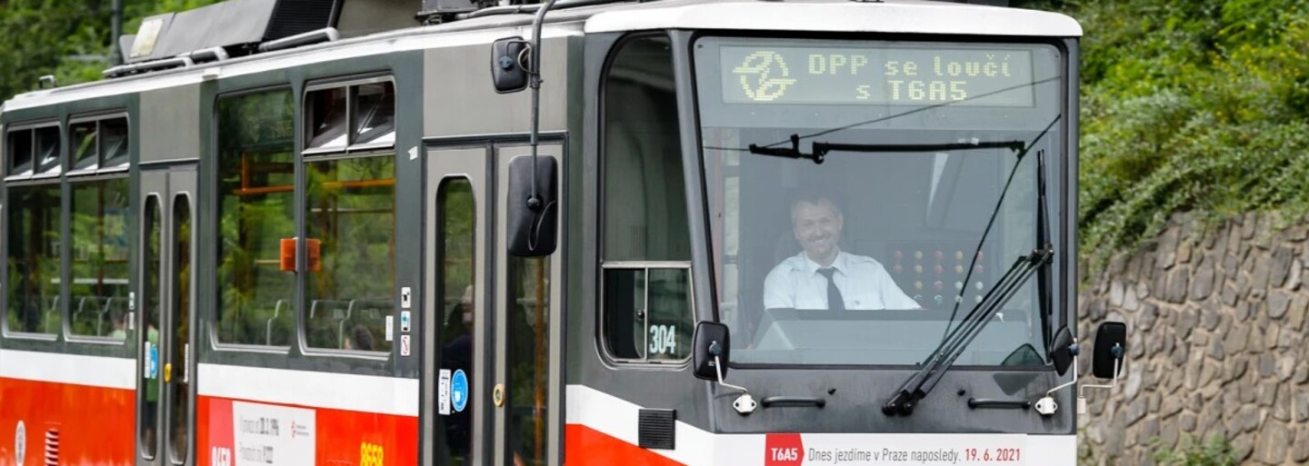 Praha a Člověk v tísni věnují Ukrajině dvacet tramvají a dva autobusy