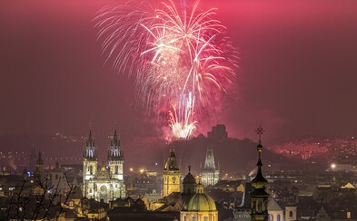 Praha zakáže velké ohňostroje. Odpalovat se budou moci jen o státních svátcích Praha zakáže velké ohňostroje. Odpalovat se budou moci jen o státních svátcích