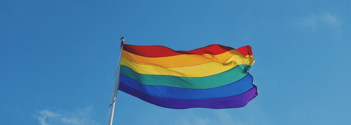 Práva ľudí LGBTI neohrozuje kresťanstvo ani extra konzervatívna spoločnosť, chýba nám vôľa v politike a dôvera v štátne orgány