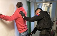 Pravicový extrémizmus na Slovensku rýchlo rastie, upozorňuje polícia. Nenávistné prejavy voči Židom boli až 5-krát častejšie