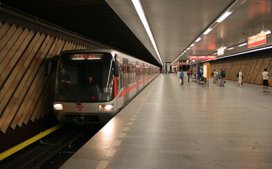 Pražané v metru budou moci využívat svůj mobilní telefon naplno. Operátoři rozšiřují signál i do tunelů metra Pražané v metru budou moci využívat svůj mobilní telefon naplno. Operátoři rozšiřují signál i do tunelů metra