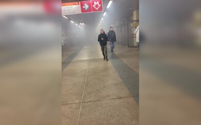 Pražany překvapil v metru hustý dým. Způsobil ho požár eskalátorů Pražany překvapil v metru hustý dým. Způsobil ho požár eskalátorů