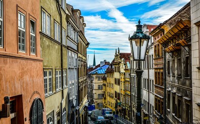Pražské chytré lavičky by mohly brzy doplnit i chytré lampy nebo chodníky. Naše metropole se snaží zapadnout do konceptu smart city Pražské chytré lavičky by mohly brzy doplnit i chytré lampy nebo chodníky. Naše metropole se snaží zapadnout do konceptu smart city