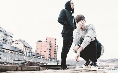 Pražské duo VR/NOBODY avizuje svoj debutový album s atmosferickým klipom z Berlína Pražské duo VR/NOBODY avizuje svoj debutový album s atmosferickým klipom z Berlína