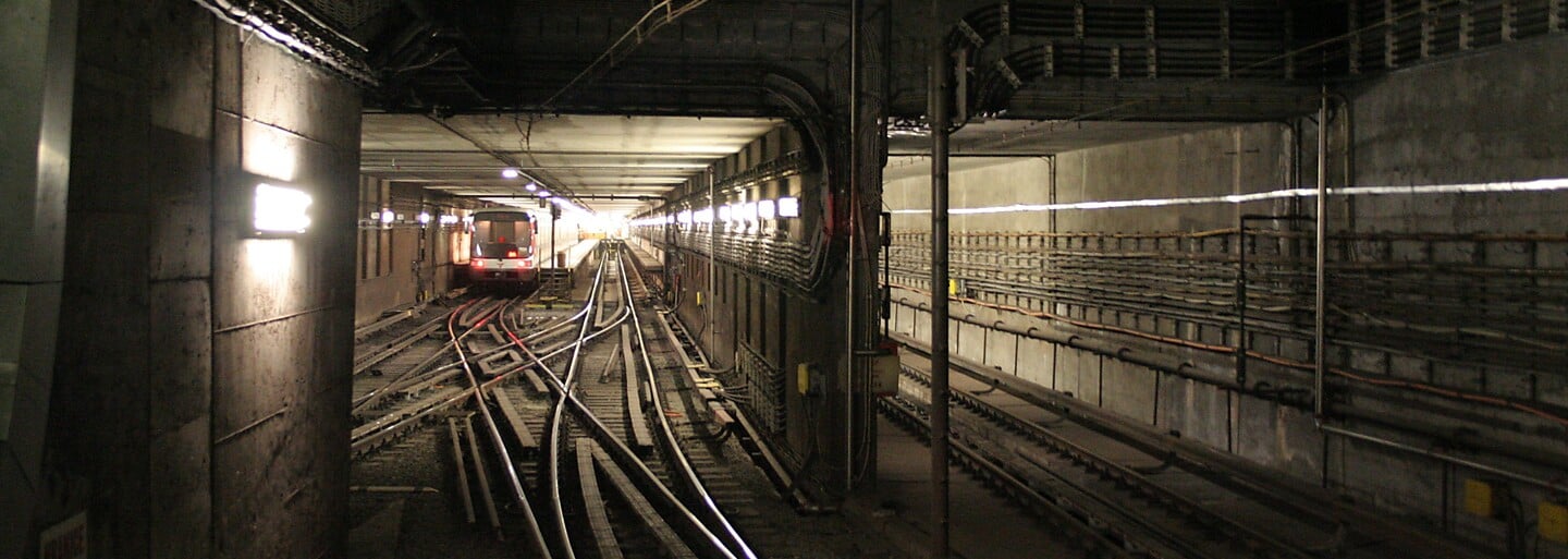 Pražské metro konečně dostane mobilní signál