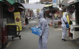 Pražské obchody by kvůli koronavirové epidemii mohly zavést omezení prodeje potravin. Jen určitý počet jídla na osobu