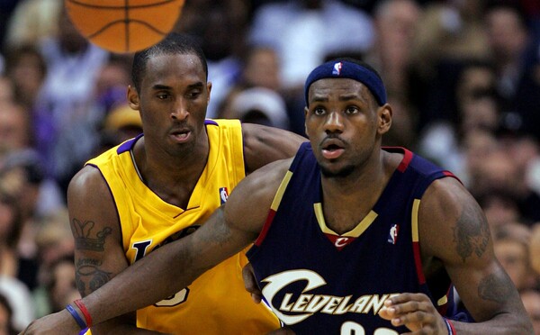 Pre Michaela Jordana bol Bryant ako mladší brat, LeBron sa neubránil slzám. S legendou sa lúčia aj Kanye West, Messi či Obama