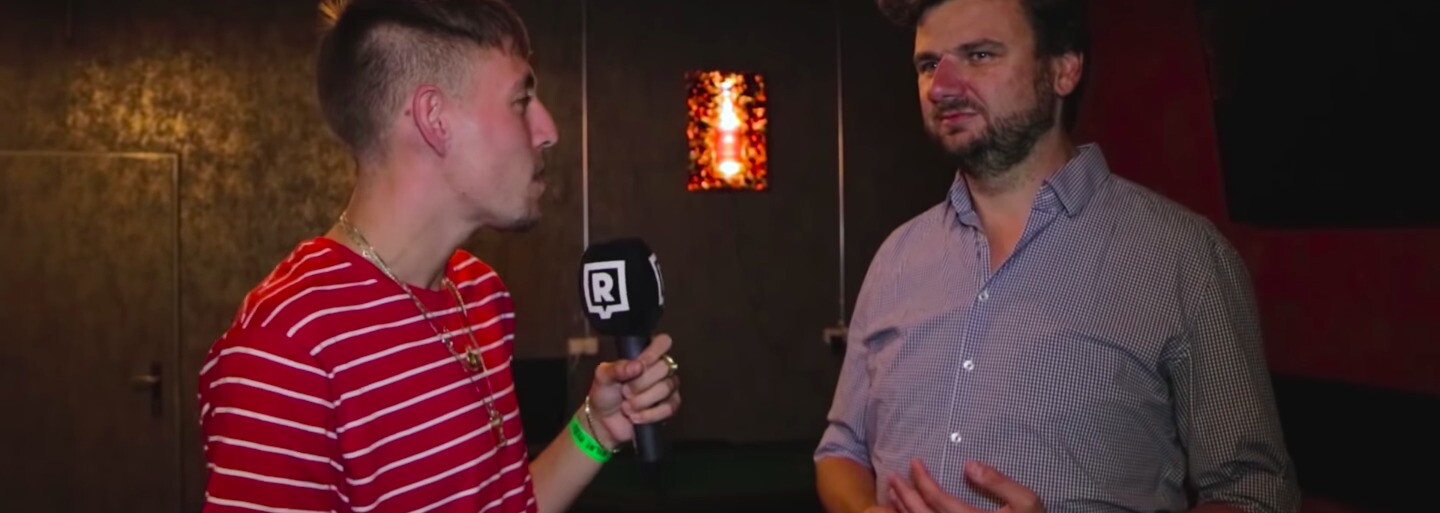 Prečo Slováci platia za vtipy stand-up komikom?