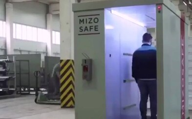 Před domem Vladimira Putina postavili „dezinfekční tunel“. Pomáhá zabránit šíření koronaviru Před domem Vladimira Putina postavili „dezinfekční tunel“. Pomáhá zabránit šíření koronaviru