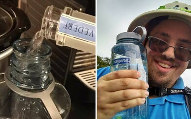 Před festivalem si na místě konání zakopal vodku, aby ji po zahájení vytáhl a spokojeně popíjel Před festivalem si na místě konání zakopal vodku, aby ji po zahájení vytáhl a spokojeně popíjel