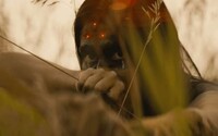 Predátori lovia vo filme Prey Indiánov. Sleduj prvé zábery z nového filmu zasadeného 300 rokov do minulosti