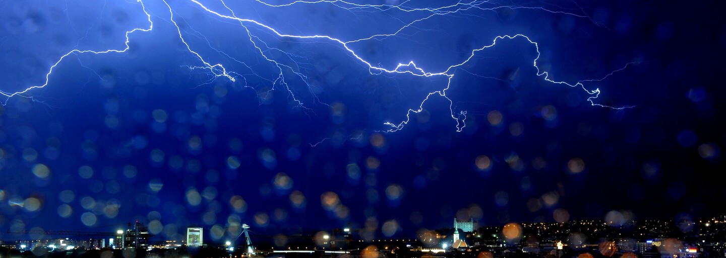 Předpověď počasí: Meteorologové varují před bouřkami a krupobitím