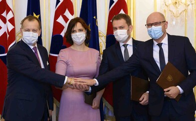 Predsedovia strán podpísali koaličnú zmluvu, Andrej Kiska sa slávnostnej ceremónie nezúčastnil Predsedovia strán podpísali koaličnú zmluvu, Andrej Kiska sa slávnostnej ceremónie nezúčastnil