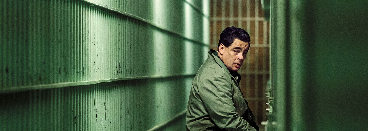 Prefíkaní Benicio Del Toro a Paul Dano zvádzajú dozorkyňu v snahe o útek z väzenia v skvelom seriáli od Bena Stillera (Recenzia)