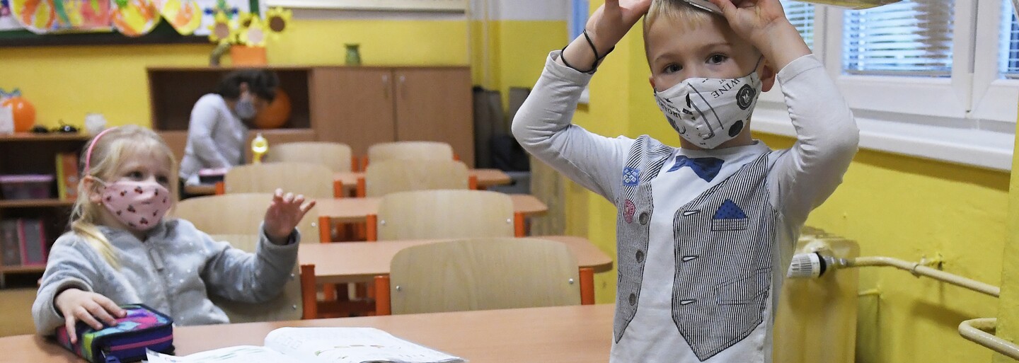 PŘEHLED: Děti se vrací do škol. Shrnujeme, na co by se měli rodiče připravit a jak bude probíhat výuka