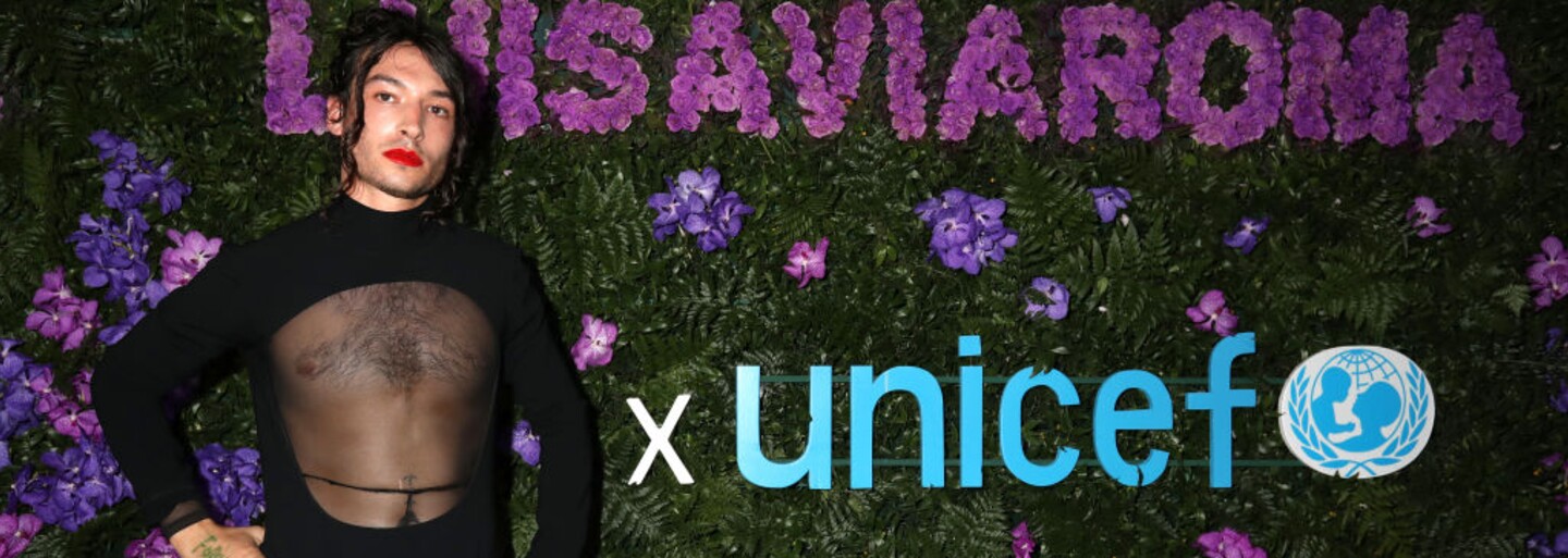 PREHĽAD: Ezra Miller na úteku. Čo tomu predchádzalo?