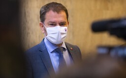 Premiér zvýšil odmeny pre zdravotníkov, ktorí sa zúčastnia testovania. Zarobiť si môžu až 1100 eur