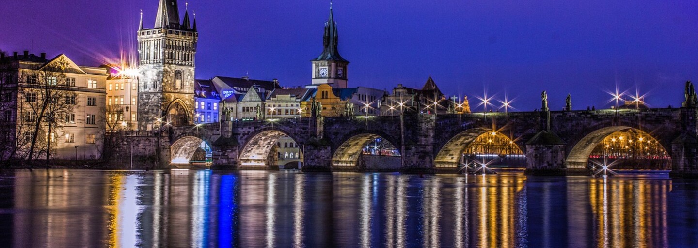 Přes tisíc českých hasičů společně vytvoří největší hasičskou fontánu na světě. V Praze předvedou nevídaný vizuální zážitek