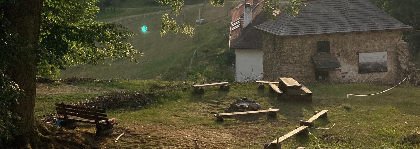 Prespali sme na hrade Sklabiňa. Unikátny je svojou rozlohou aj desivými legendami, ktorým návštevníci pripisujú paranormálne javy
