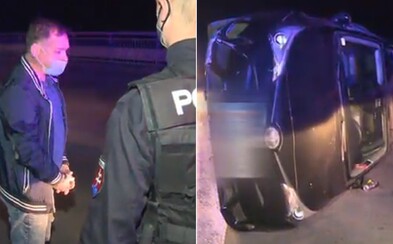 Převrátil auto a nadýchal 2 promile, prý už nedokázal vydržet doma. Z auta vypadla vodka a pivo Převrátil auto a nadýchal 2 promile, prý už nedokázal vydržet doma. Z auta vypadla vodka a pivo