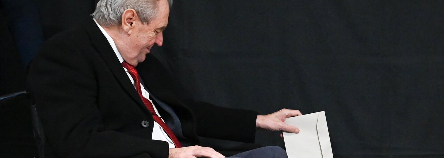 Prezident Miloš Zeman už má odvoleno. Naznačil, že dal hlas opět Babišovi